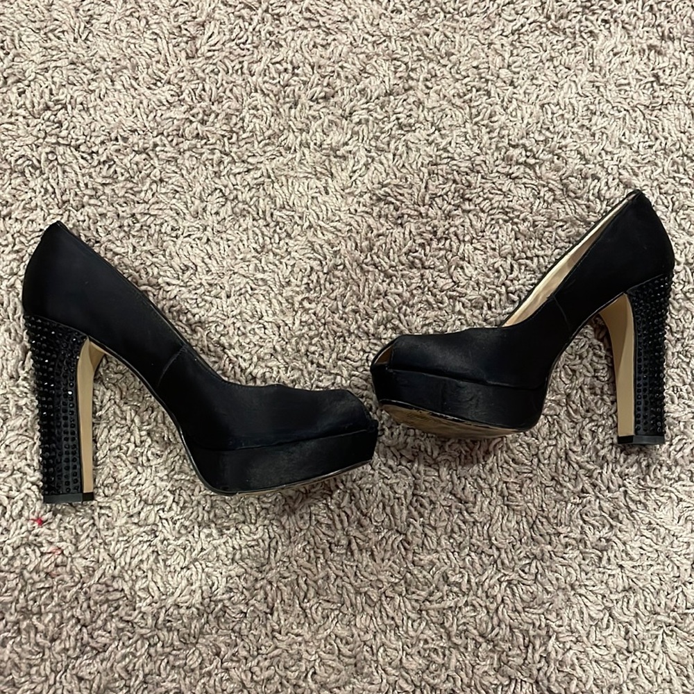 Black satin Michael kors peep toe pumps